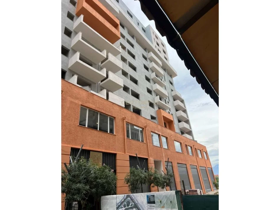 Tirane, shes apartament 2+1 Kati 3, 110 m² 125.000 € (Kthesa e Kamzes)