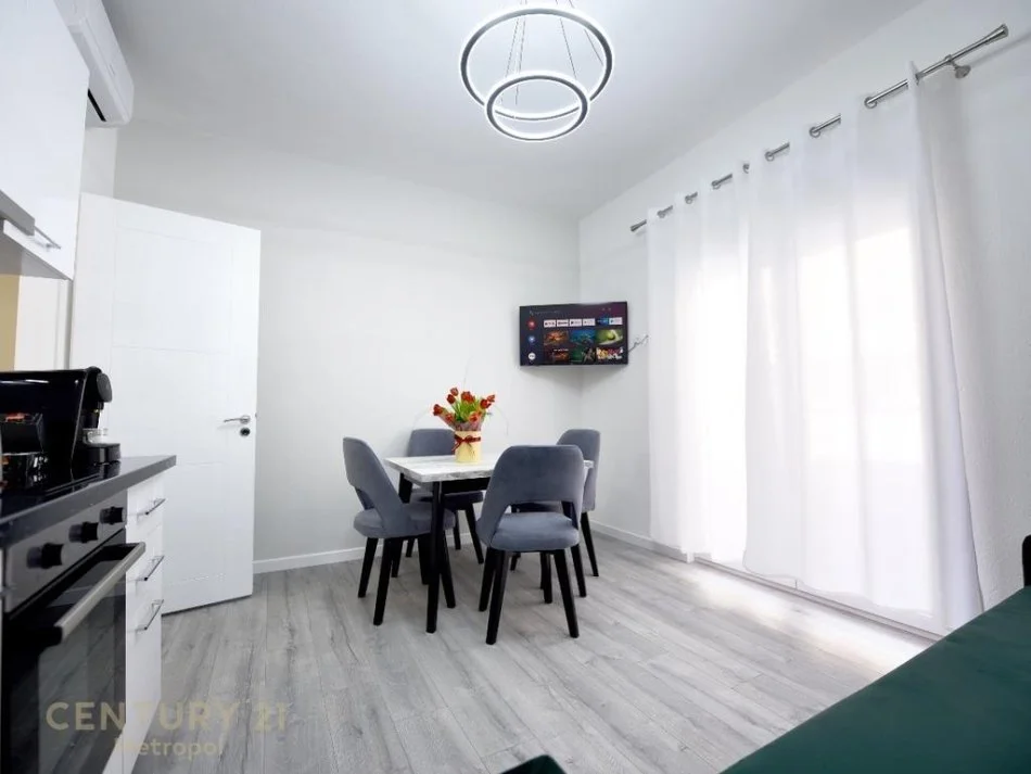 Tirane, jepet me qera apartament 1+1 Kati 3, 70 m² 500 € 