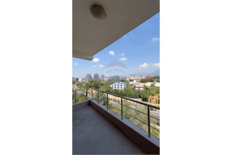 Tirane, shitet apartament 3+1+Ballkon Kati 4, 143 m² 350.000 € (SHITET APARTAMENT 3+1+2 TEK LIQENI ARTIFICIAL!)