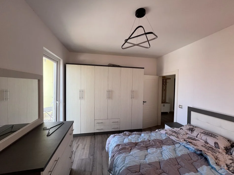 Tirane, jepet me qera apartament 1+1+Ballkon Kati 5, 80 m² 450 €