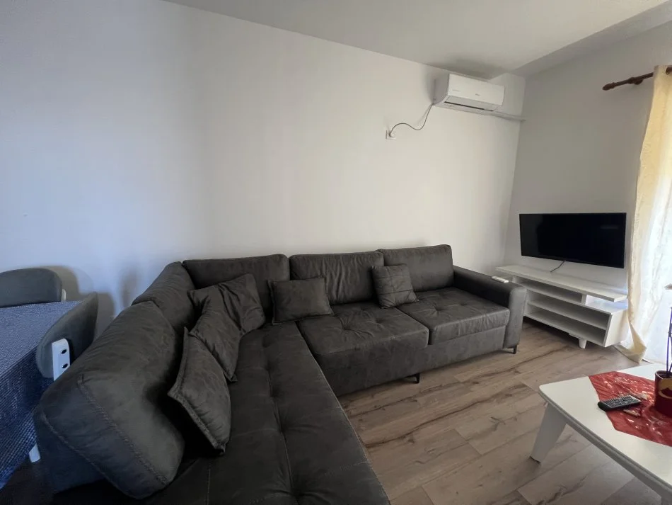 Tirane, jepet me qera apartament 1+1+Ballkon Kati 5, 80 m² 450 €