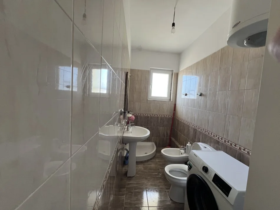 Tirane, jepet me qera apartament 1+1+Ballkon Kati 5, 80 m² 450 €