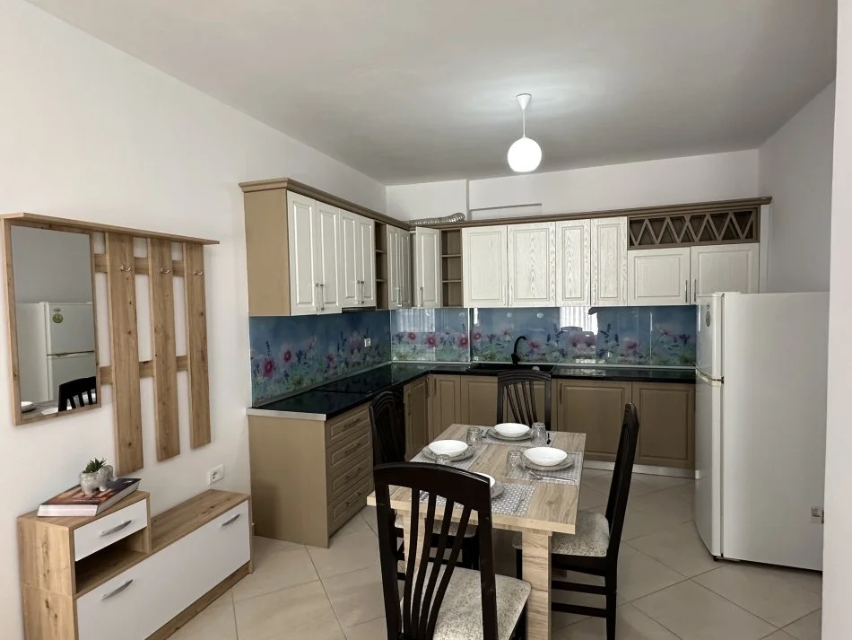 Vlore, jepet me qera apartament 2+1+Aneks+Ballkon Kati 8, 98 m² 450 € (Skele)