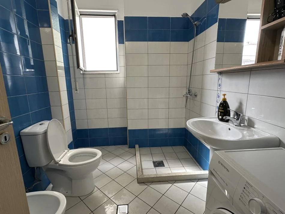 Vlore, jepet me qera apartament 2+1+Aneks+Ballkon Kati 8, 98 m² 450 € (Skele)