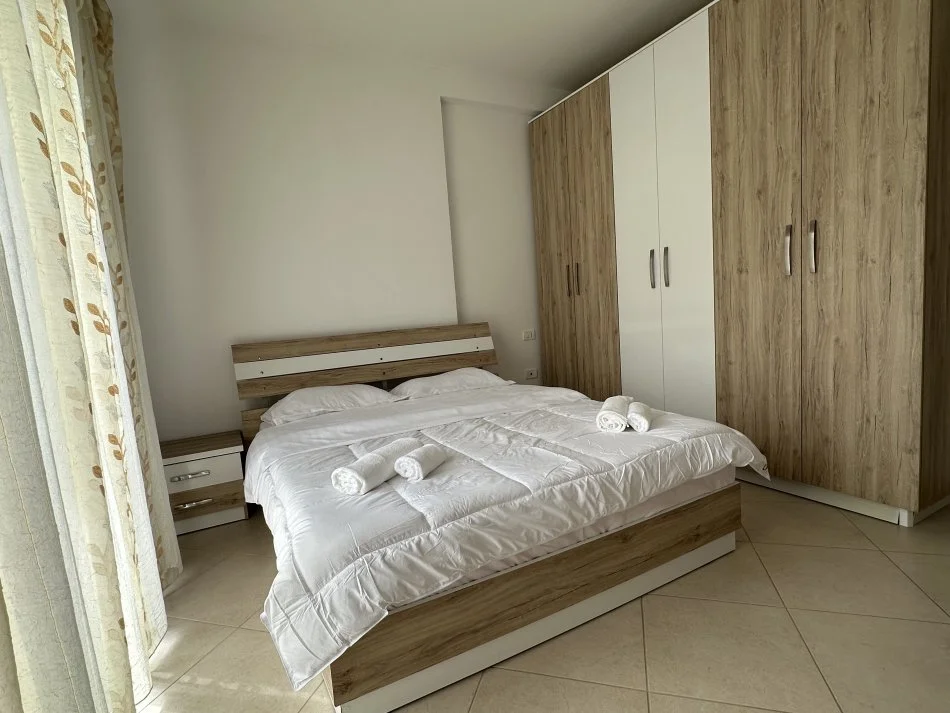 Vlore, jepet me qera apartament 2+1+Aneks+Ballkon Kati 8, 98 m² 450 € (Skele)