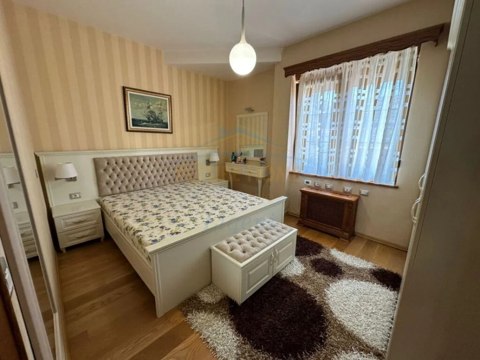 Tirane, shitet Penthouse 4+1+Ballkon Kati 6, 241 m² 570.000 € (Kodra E Diellit)