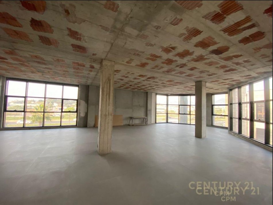 Tirane, jepet me qera magazine Kati 0, 580 m² 5.000 € 