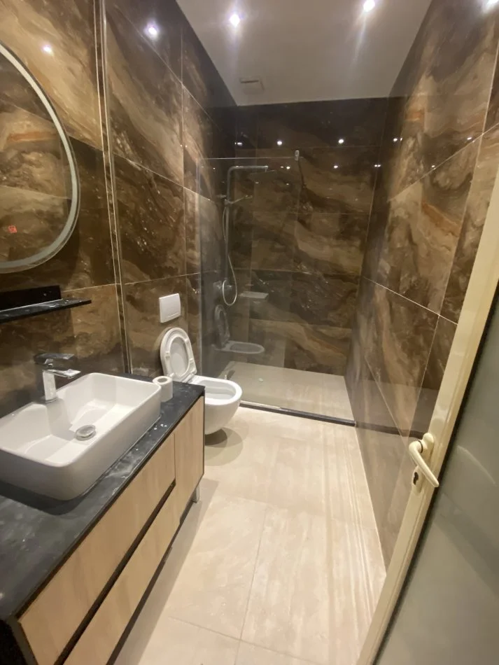 Tirane, jepet me qera apartament 2+1 Kati 5, 90 m² 500 € 