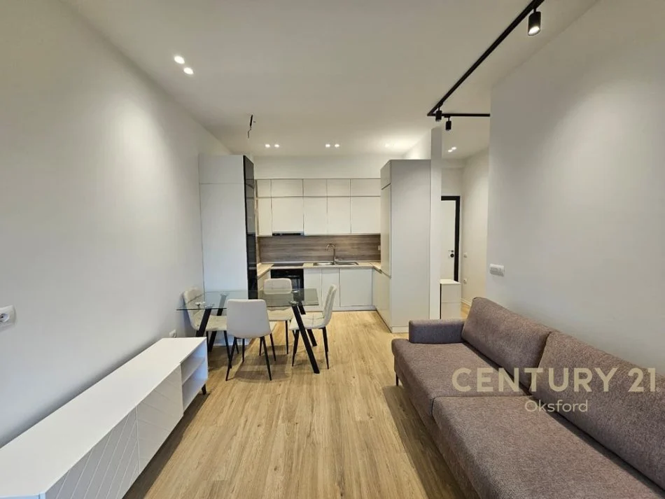 Tirane, jepet me qera apartament 2+1 Kati 6, 80 m² 650 € 