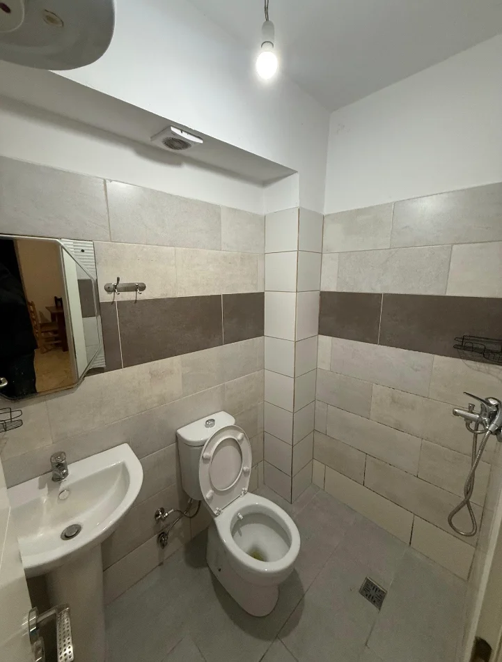 Tirane, jap me qera garsonier 1+1 Kati 1, 40 m² 260 € (Selaudin Zorba)