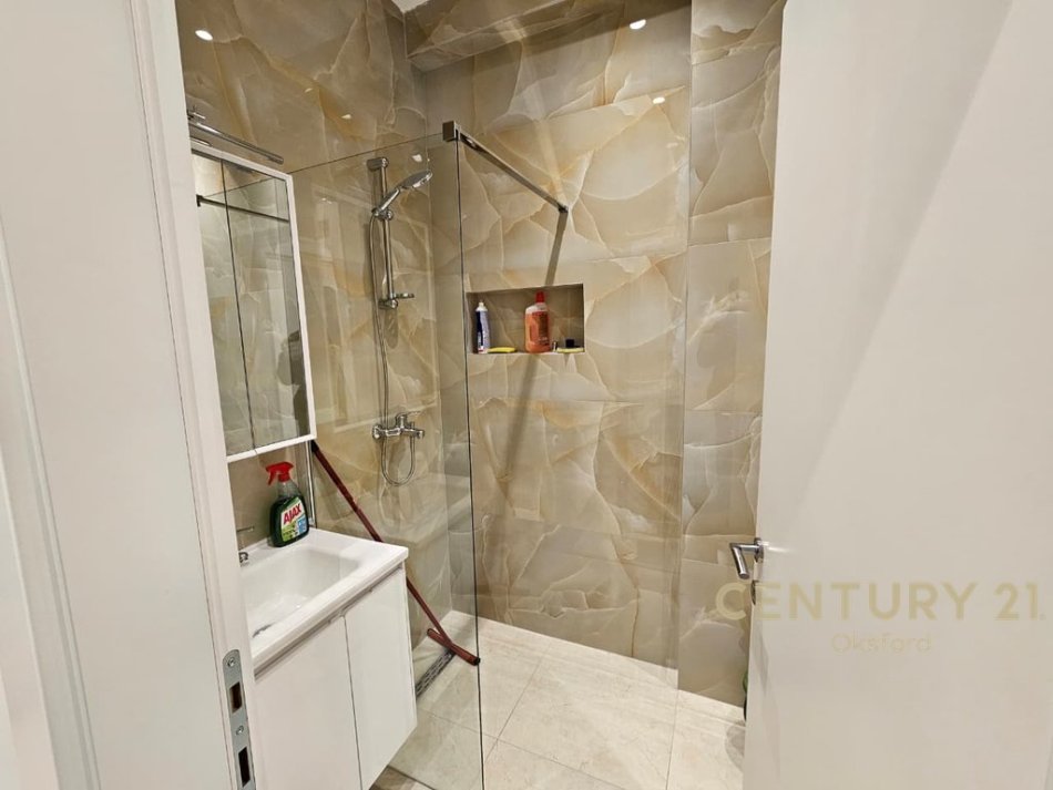 Tirane, jepet me qera apartament 2+1 Kati 6, 80 m² 650 € 