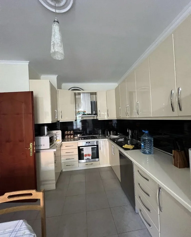 Tirane, jepet me qera 2+1+Ballkon Kati 3, 100 m² 370 € (Muhamed deliu)