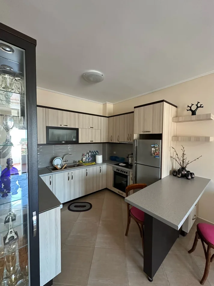 Fier, shitet apartament 2+1+Aneks+Ballkon Kati 9, 108 m² 