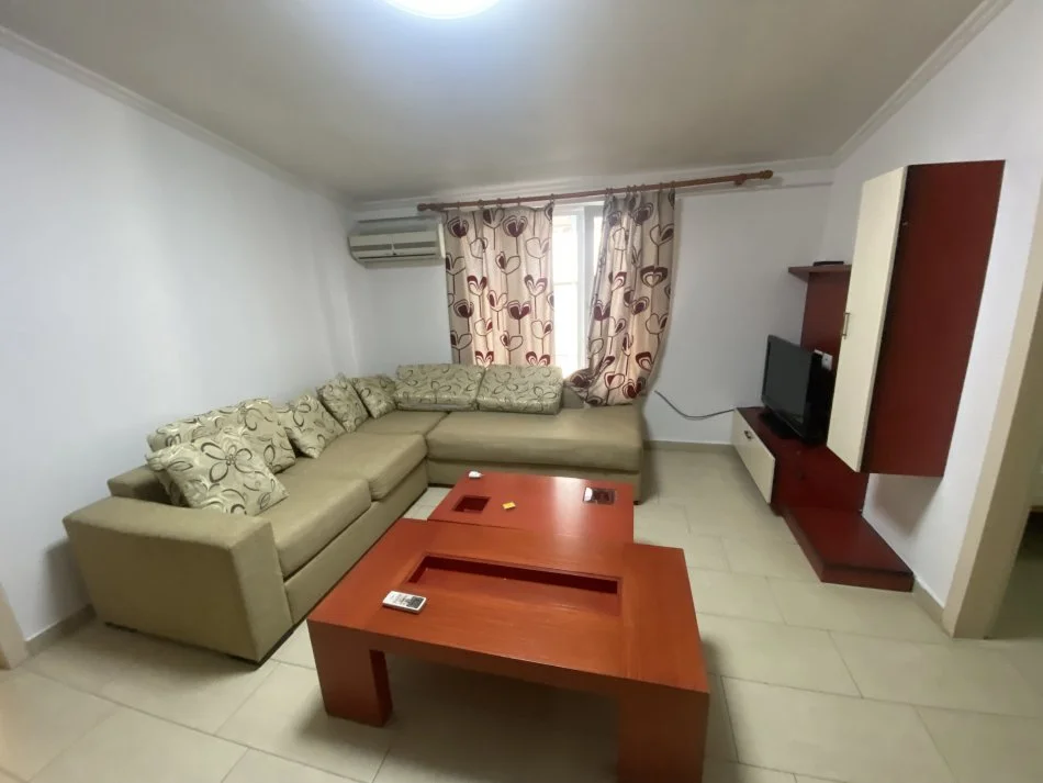 Tirane, jepet me qera apartament 2+1 Kati 5, 90 m² 500 € 