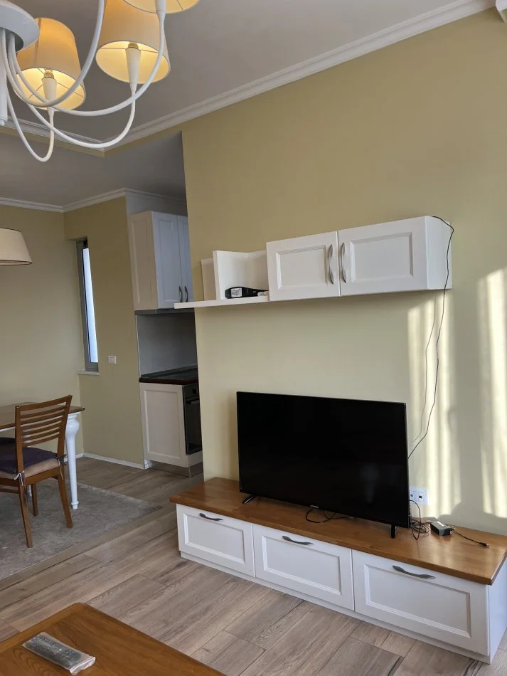 Tirane, jepet me qera apartament 2+1+Ballkon Kati 7, 95 m² 500 € (ASTIR KOMPLEKSI MOLLA)