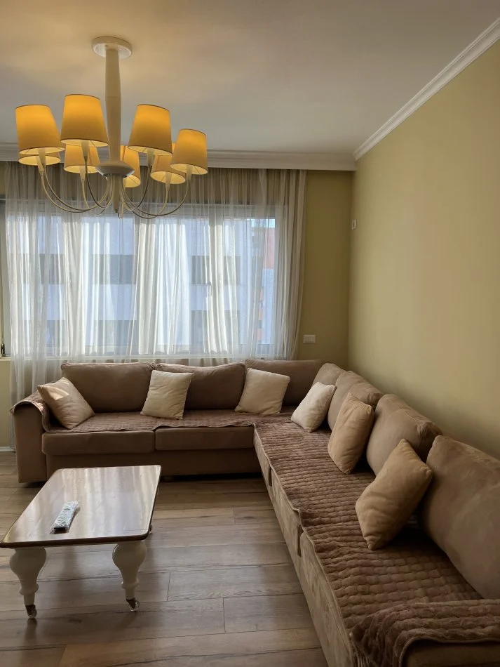 Tirane, jepet me qera apartament 2+1+Ballkon Kati 7, 95 m² 500 € (ASTIR KOMPLEKSI MOLLA)