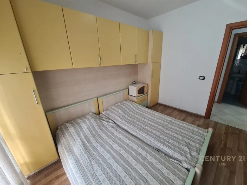 Tirane, jepet me qera apartament 2+1+Aneks+Ballkon Kati 4, 80 m² 700 € 