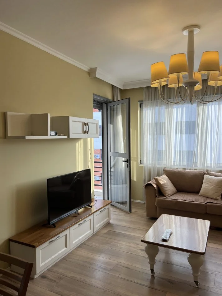 Tirane, jepet me qera apartament 2+1+Ballkon Kati 7, 95 m² 500 € (ASTIR KOMPLEKSI MOLLA)