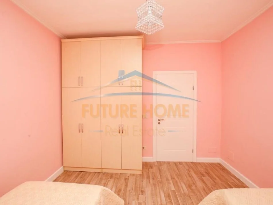 Tirane, shitet apartament 3+1+Ballkon Kati 16, 150 m² 450.000 € (Qender)