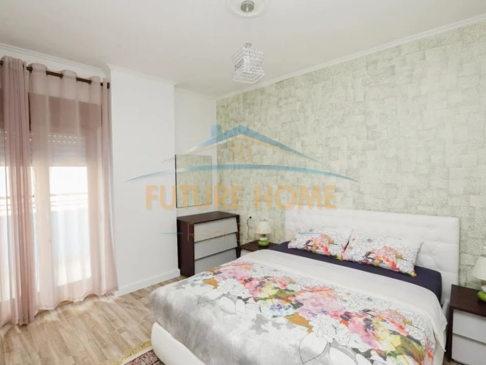 Tirane, shitet apartament 3+1+Ballkon Kati 16, 150 m² 450.000 € (Qender)