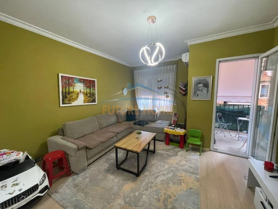 Tirane, shitet apartament 1+1+Ballkon Kati 2, 74 m² 160.000 € (Ali Demit Kompleksi Vind)