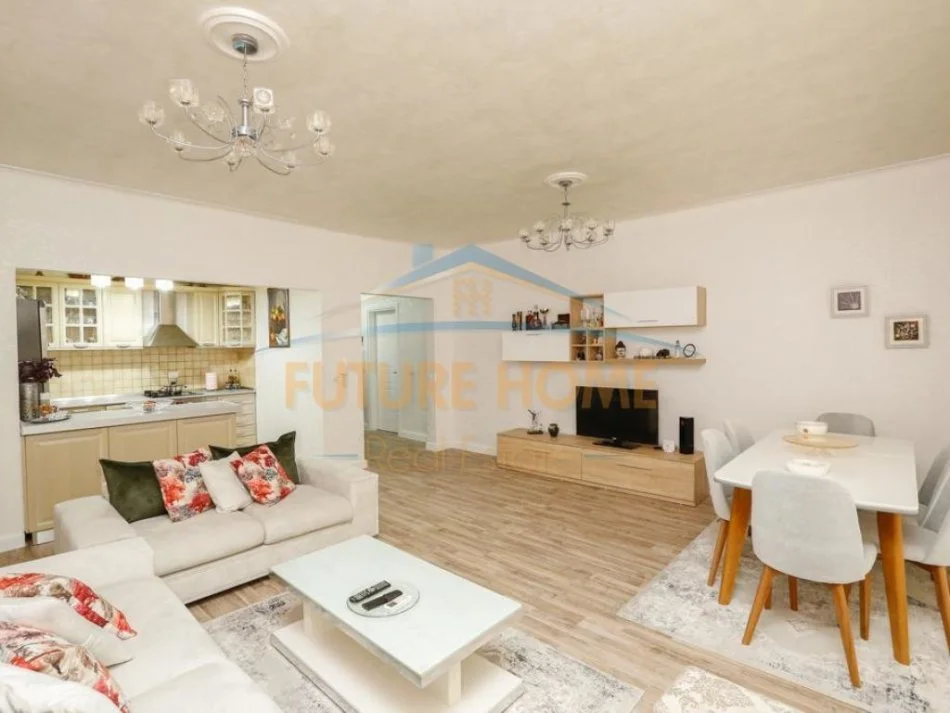 Tirane, shitet apartament 3+1+Ballkon Kati 16, 150 m² 450.000 € (Qender)