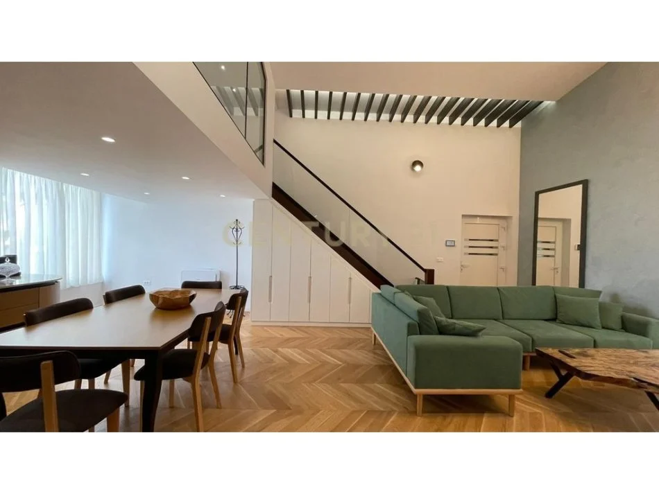 Tirane, jepet me qera apartament+verande | Penthouse 3+1+Aneks+Ballkon Kati 5, 200 m² 2.200 € 