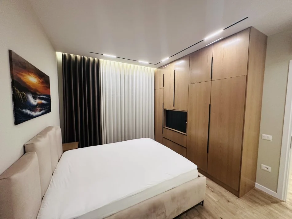 Tirane, jepet me qera apartament 2+1+Ballkon Kati 2, 120 m² 1.600 € (Liqeni Thate)