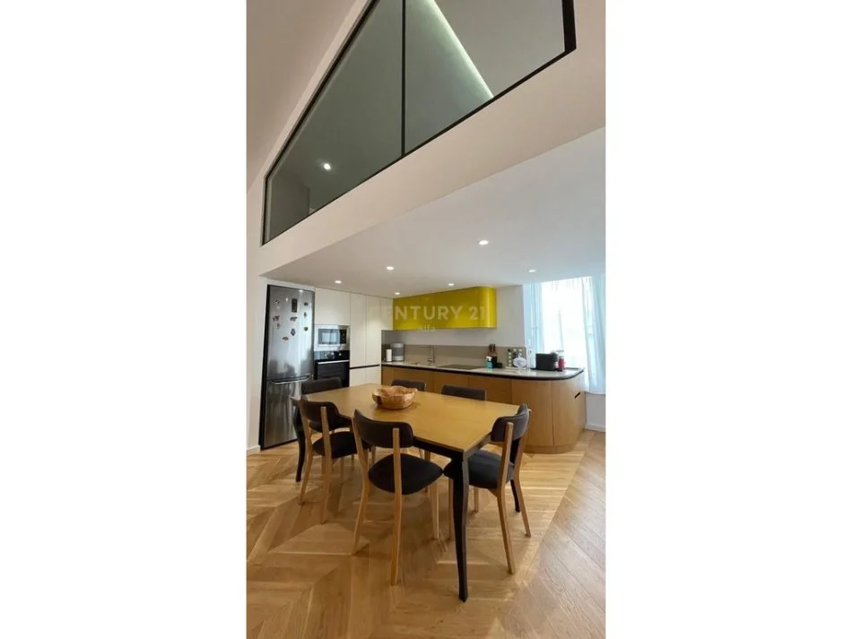 Tirane, jepet me qera apartament+verande | Penthouse 3+1+Aneks+Ballkon Kati 5, 200 m² 2.200 € 