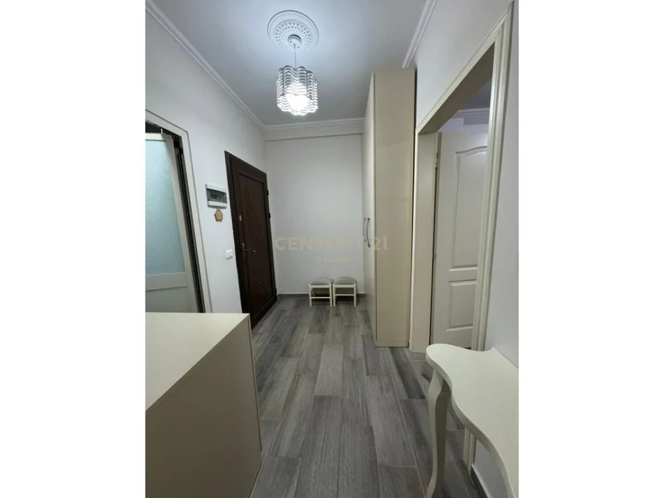 Tirane, jepet me qera apartament 1+1 Kati 8, 65 m² 450 € 
