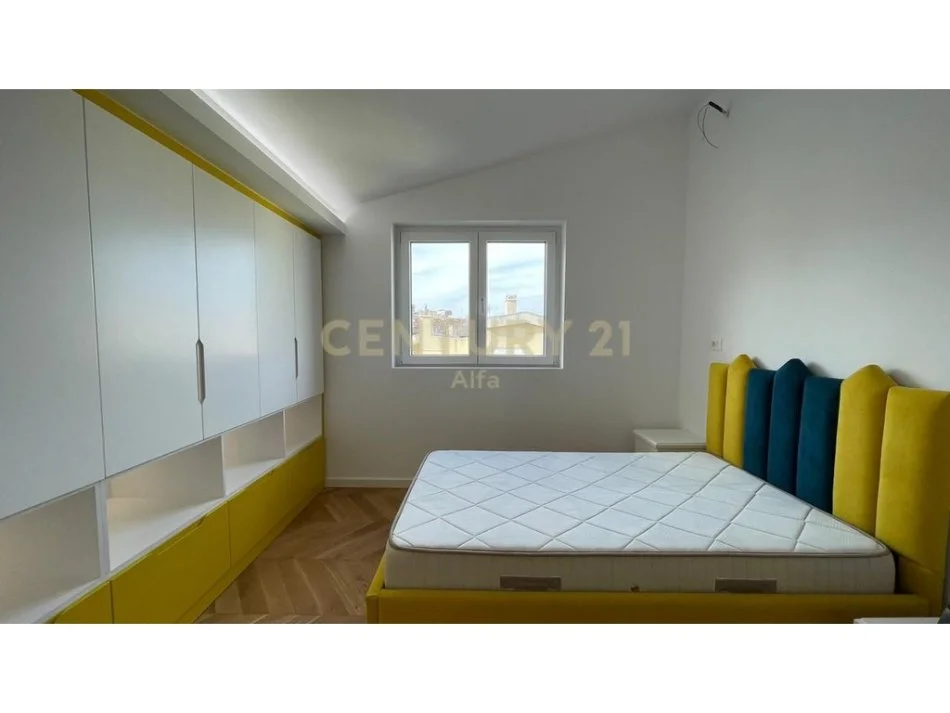 Tirane, jepet me qera apartament+verande | Penthouse 3+1+Aneks+Ballkon Kati 5, 200 m² 2.200 € 