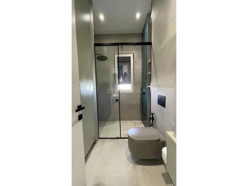 Tirane, jepet me qera apartament+verande | Penthouse 3+1+Aneks+Ballkon Kati 5, 200 m² 2.200 € 