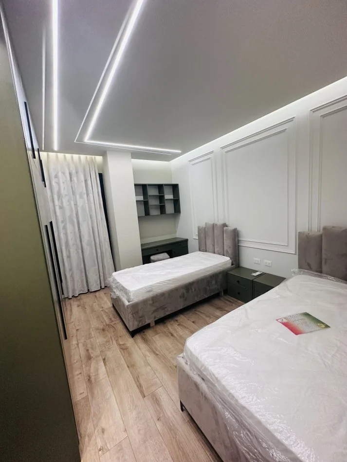 Tirane, jepet me qera apartament 2+1+Ballkon Kati 2, 120 m² 1.600 € (Liqeni Thate)