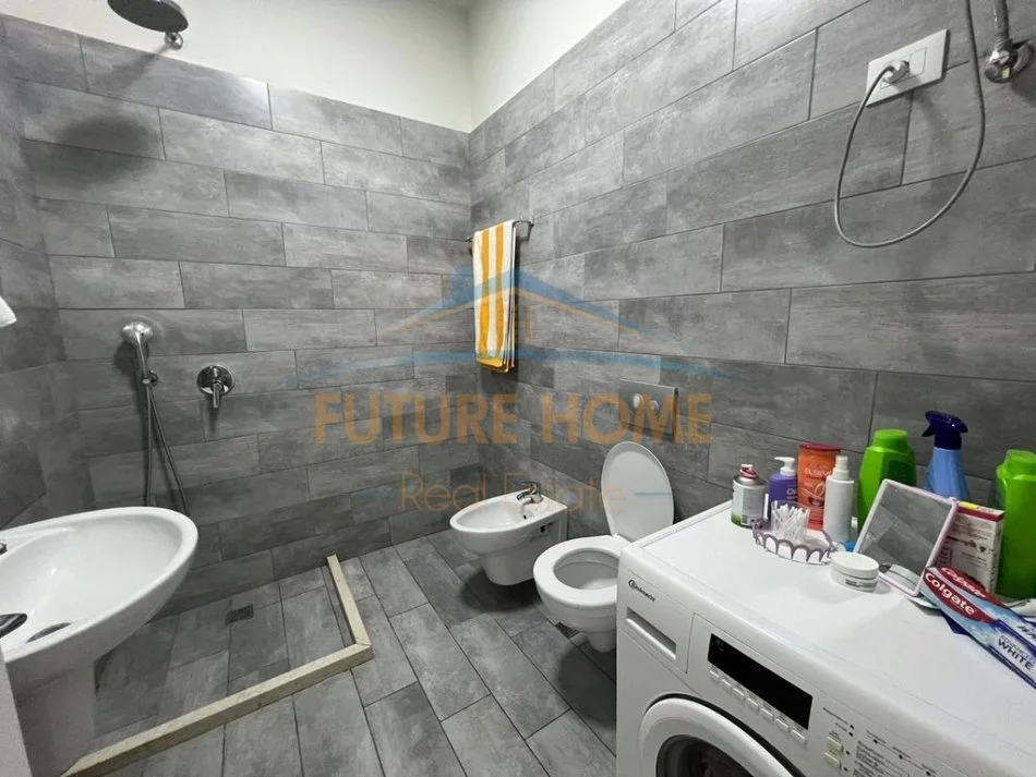 Tirane, shitet apartament 2+1+Ballkon Kati 2, 93 m² 175.000 € 