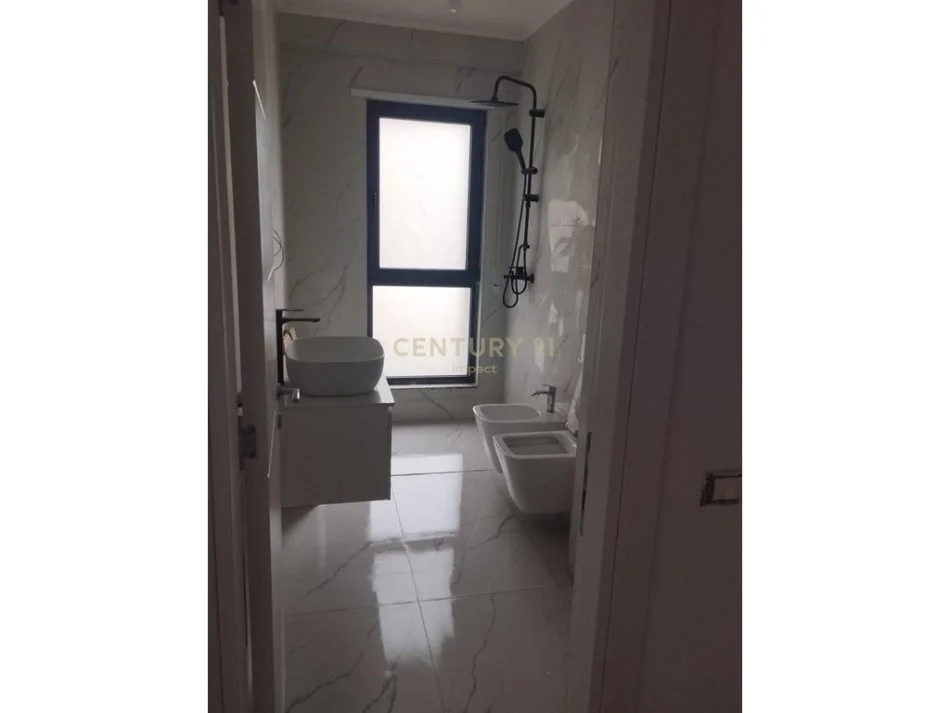 Tirane, jepet me qera zyre Kati 5, 70 m² 500 € 