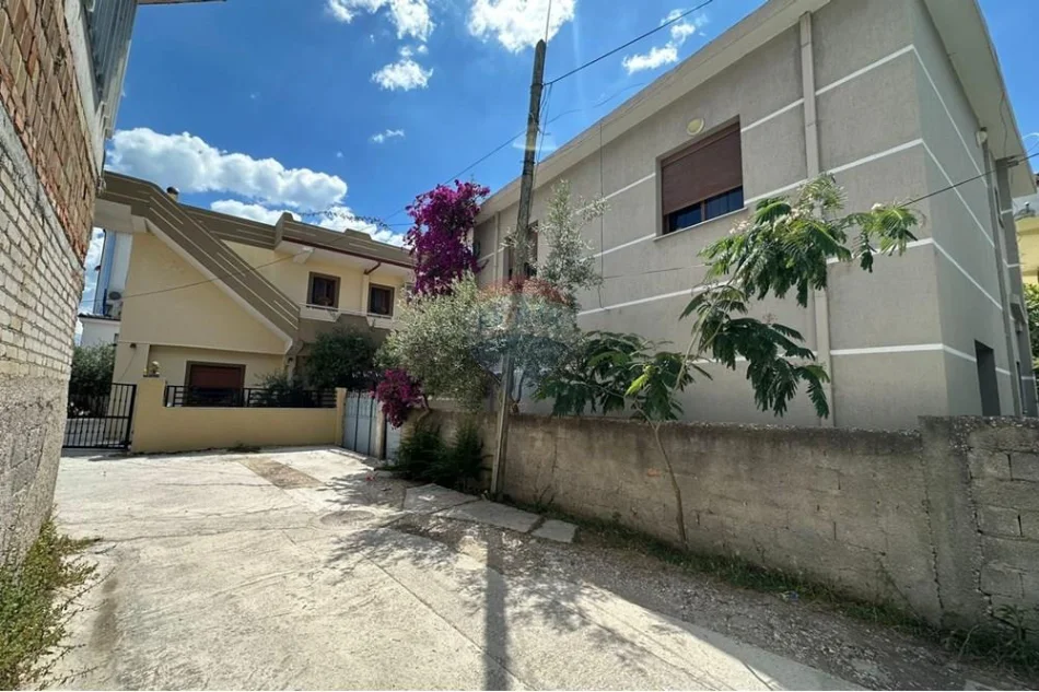 Vlore, shitet shtepi 2+1+Aneks+Ballkon Kati 1, 3 m² 