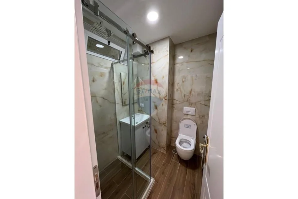 Tirane, jepet me qera 2+1 , 115 m² 1.200 € (Rruga Margarita Tutalani)