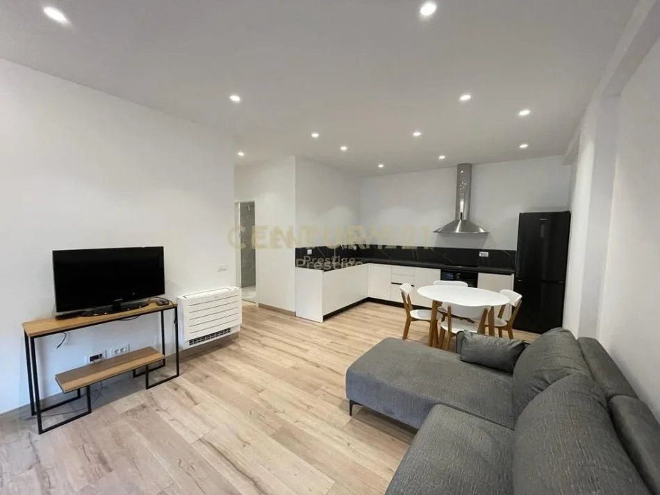 Tirane, jepet me qera apartament 2+1 Kati 4, 110 m² 1.500 € 