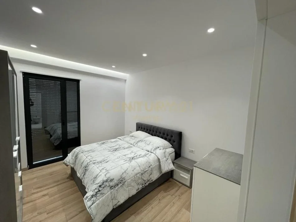 Tirane, jepet me qera apartament 2+1 Kati 4, 110 m² 1.500 € 