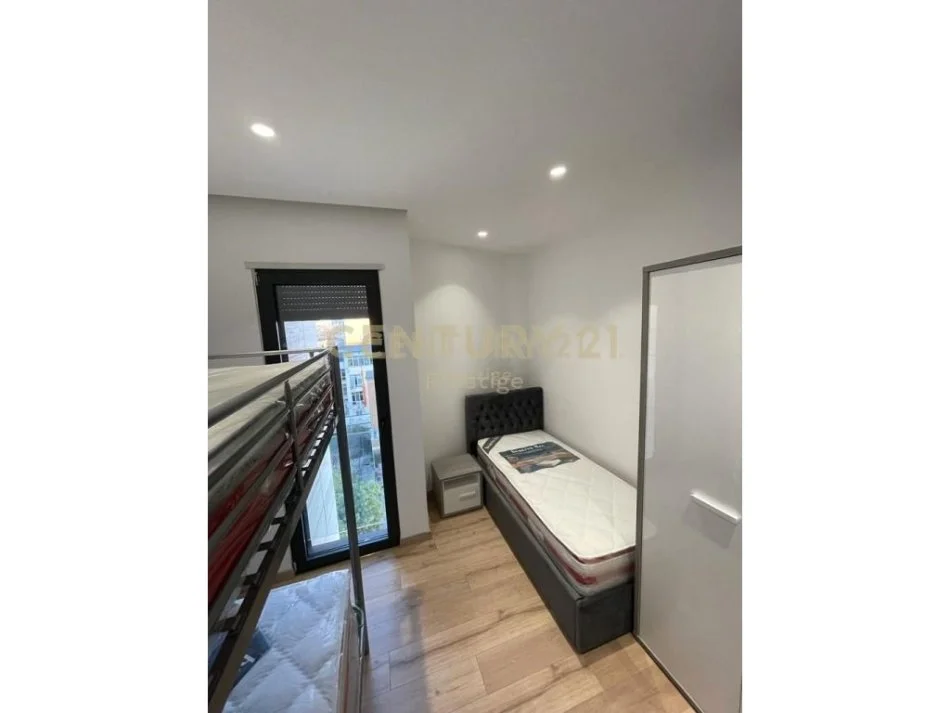 Tirane, jepet me qera apartament 2+1 Kati 4, 110 m² 1.500 € 