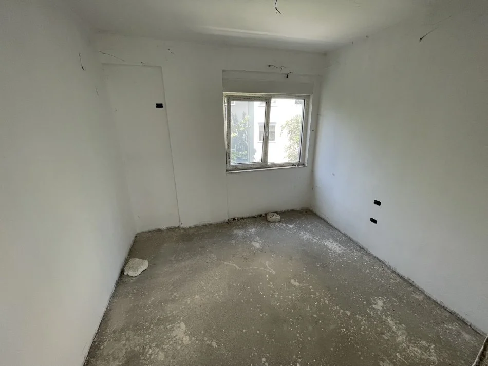 Tirane, shes apartament 3+1+Aneks+Ballkon Kati 3, 183 m² 320.000 € (Liqeni Thate)