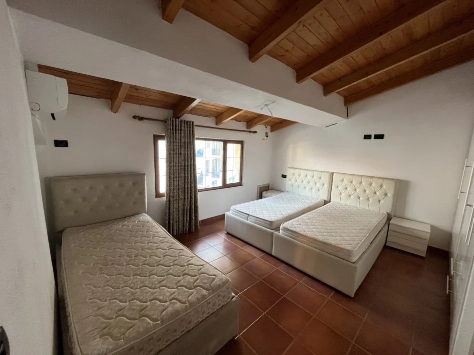 Tirane, jepet me qera 1+1 , 500 € 