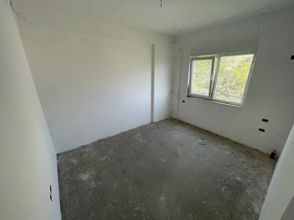 Tirane, shes apartament 3+1+Aneks+Ballkon Kati 3, 183 m² 320.000 € (Liqeni Thate)