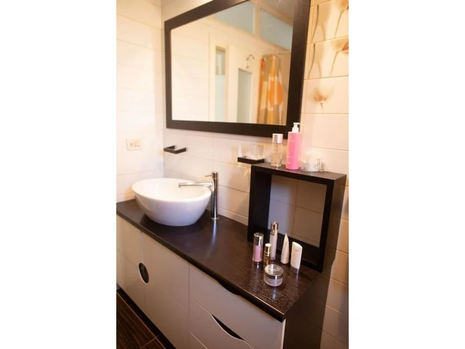 Tirane, jepet me qera apartament 1+1+Aneks+Ballkon Kati 3, 55 m² 900 € 