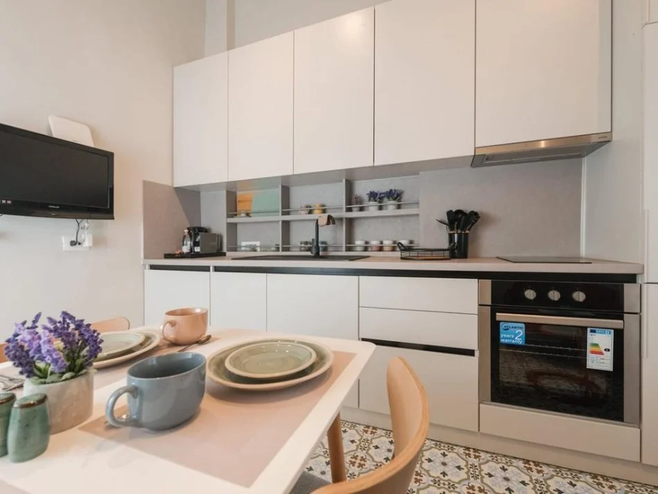 Tirane, jepet me qera apartament 2+1+Aneks+Ballkon Kati 3, 50 m² 1.300 € (Joni Peci Store)