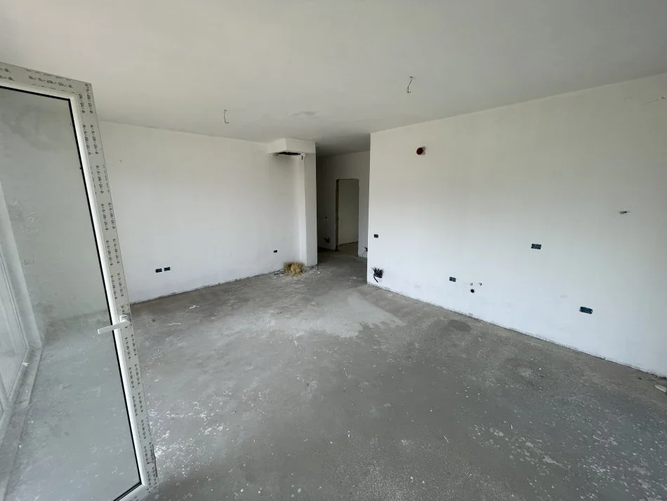 Tirane, shes apartament 3+1+Aneks+Ballkon Kati 3, 183 m² 320.000 € (Liqeni Thate)