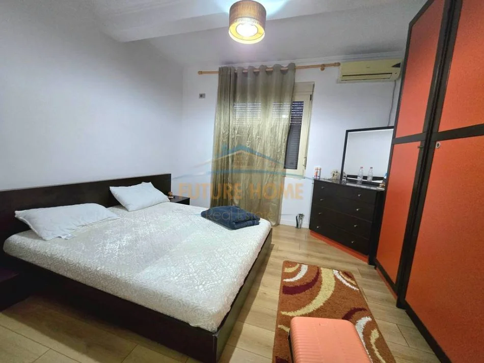 Tirane, jepet me qera apartament 2+1+Ballkon Kati 3, 95 m² 650 € 