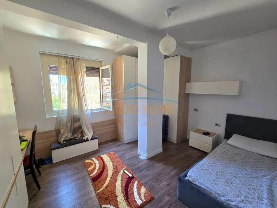 Tirane, jepet me qera apartament 2+1+Ballkon Kati 3, 95 m² 650 € 