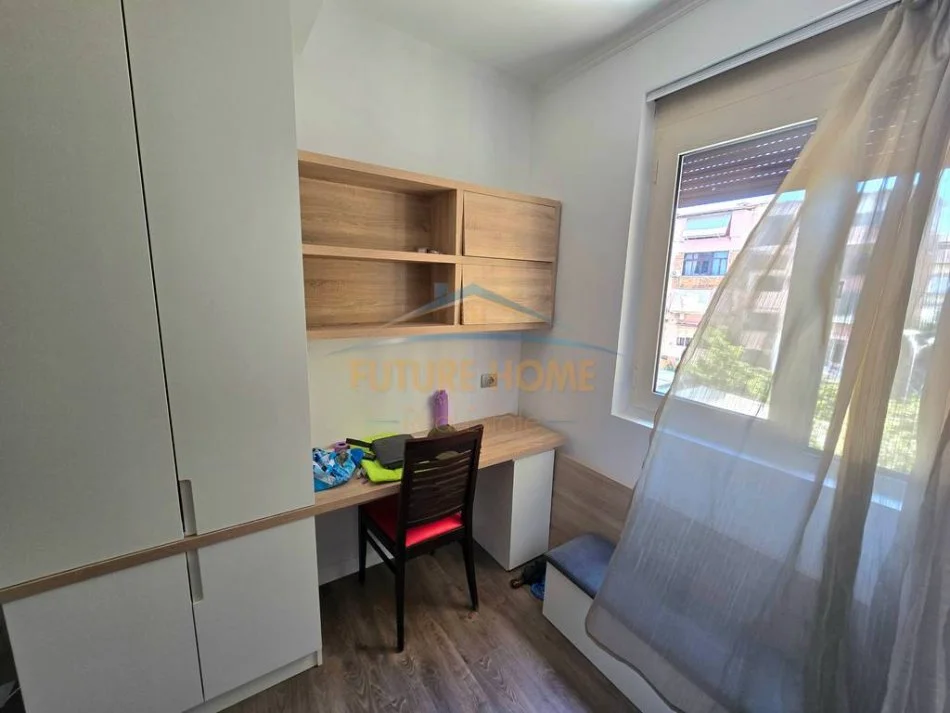 Tirane, jepet me qera apartament 2+1+Ballkon Kati 3, 95 m² 650 € 