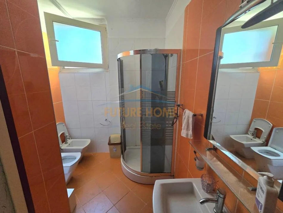 Tirane, jepet me qera apartament 2+1+Ballkon Kati 3, 95 m² 650 € 